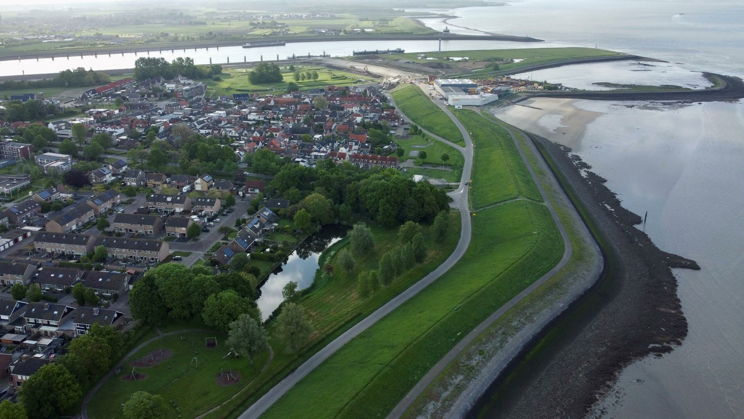Luchtfoto van de parkzone bij Hansweert.