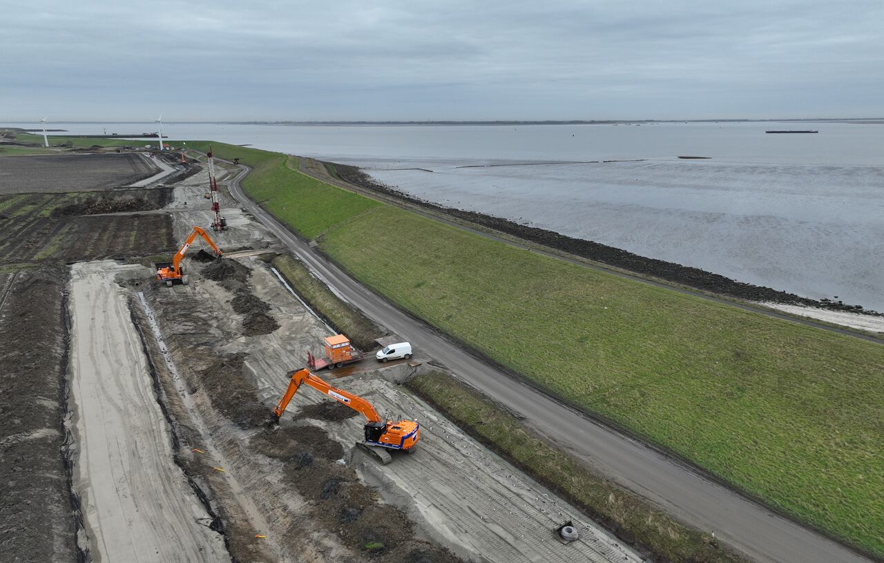 werkzaamheden aan de dijk in Hansweert
