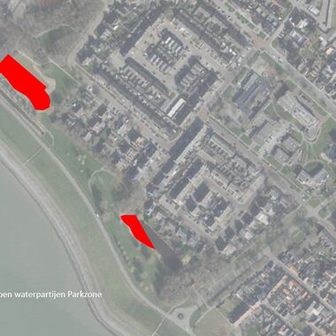 Luchtfoto met de kaart van Hansweert waarop rood gearceerd tijdelijk dempen waterpartij wordt aangegegeven